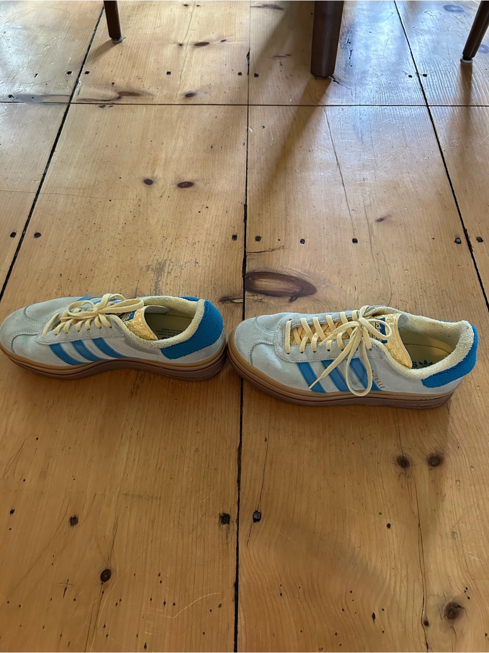 adidas Women's Light Blue Suede Sneakers with Blue Stripes and Butter Yellow - Picture 3 of 7